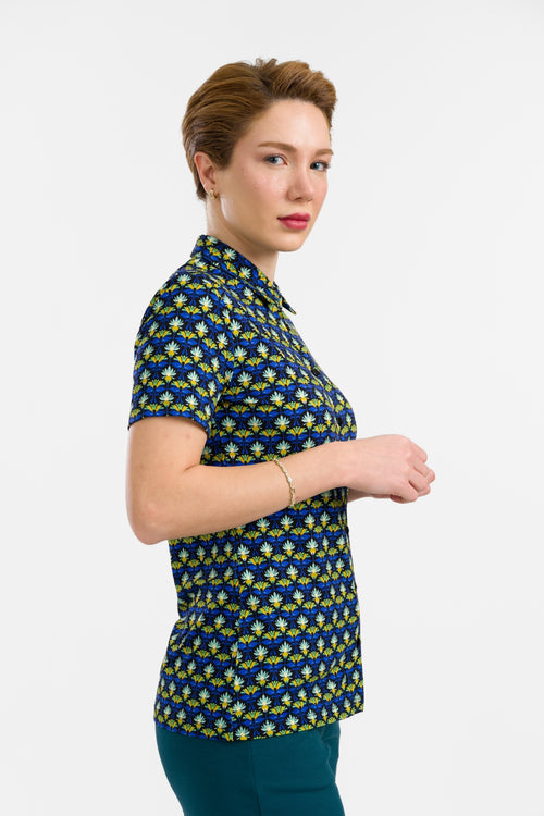 Kurzarmbluse mit Retro-Blumen